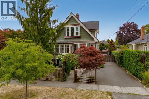625 Harbinger Ave, Victoria, BC, V8V4H9 | Card Image