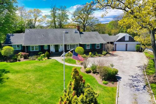 272 Ocean Ave, Islip, NY, 11751-4609 | Card Image