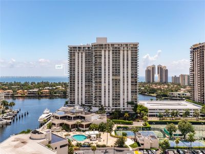 18K - 19707 Turnberry Way, Condo with 2 bedrooms, 2 bathrooms and null parking in Aventura FL | Image 3