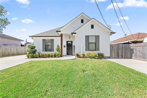 525 Marino Dr, Norco, LA, 70079-2331 | Card Image