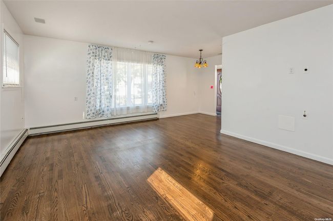 21 W Neptune Ave, House other with 2 bedrooms, 1 bathrooms and null parking in Lindenhurst NY | Image 6