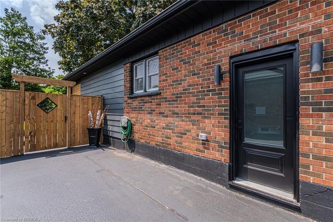 112 Wood St, House other with 5 bedrooms, 2 bathrooms and 4 parking in Brantford ON | Image 36