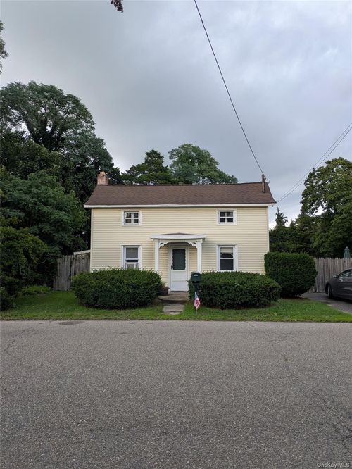 1315 Coates Avenue, Islip, NY, 11741 | Card Image