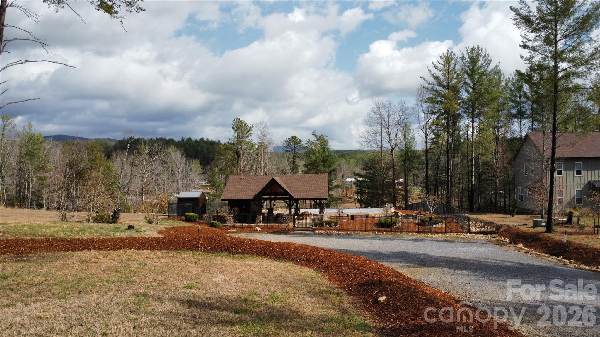 Land in Nebo 4