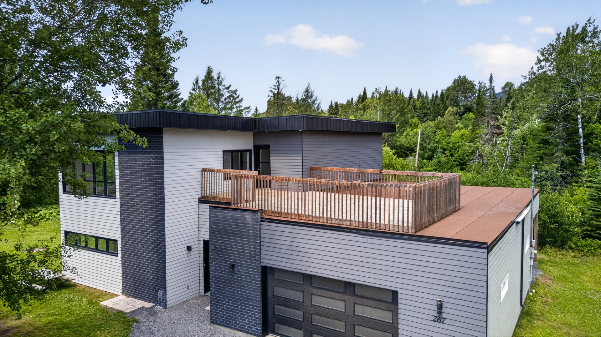 Residential in Lac-Sergent 2