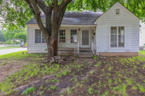 901 E Walnut St, Hillsboro, TX, 76645-2520 | Card Image