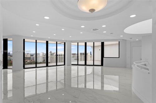 ph-5-2000 Island Blvd, Aventura, FL, 33160-4966 | Card Image