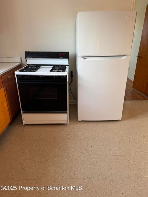 rear-2nd-901 S Webster Ave, Scranton, PA, 18505-4285 | Card Image