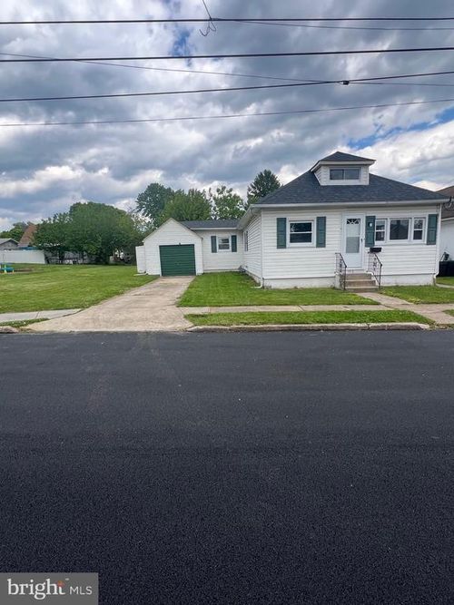 1023 Langley St, MARCUS HOOK, PA, 19061-5215 | Card Image