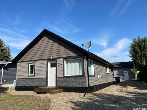204 4th Avenue W, Kindersley, SK, S0L1S0 | Card Image