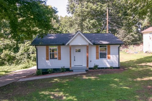 18 Chestnut Dr, Clarksville, TN, 37042-6409 | Card Image