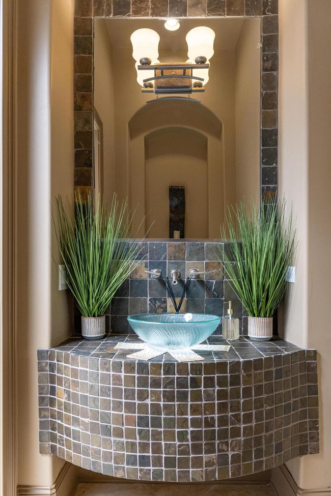 Main floor Powder Room | Image 45