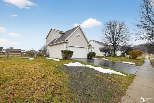 7484 Savanna Dr, Temperance, MI, 48182-3005 | Card Image