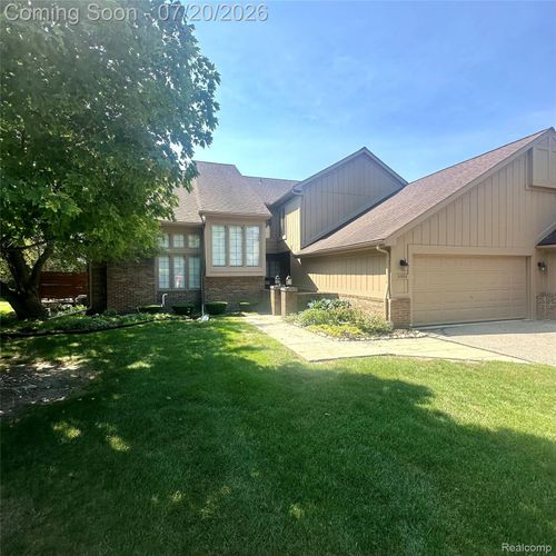 37876 N Laurel Park Dr, Livonia, MI, 48152-2668 | Card Image