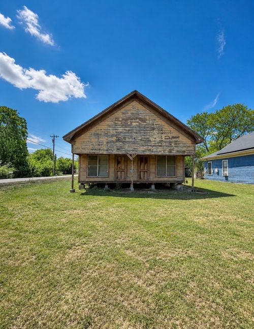 114 S Mills St, West, TX, 76691-1617 | Card Image