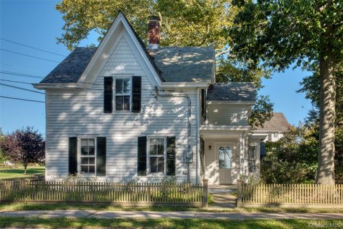 1405 Village Ln, Orient, NY, 11957-1258 | Card Image
