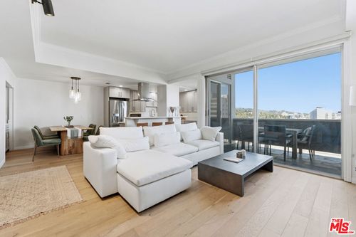 615-7250 Franklin Ave, Los Angeles, CA, 90046-3041 | Card Image