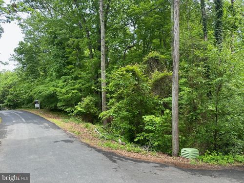 323 Palomino Ln, LUSBY, MD, 20657-4433 | Card Image