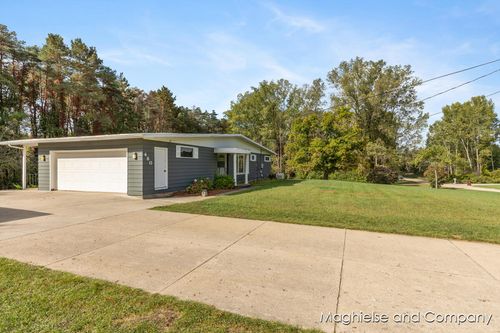 480 Cumings Ct, Sparta, MI, 49345-8417 | Card Image