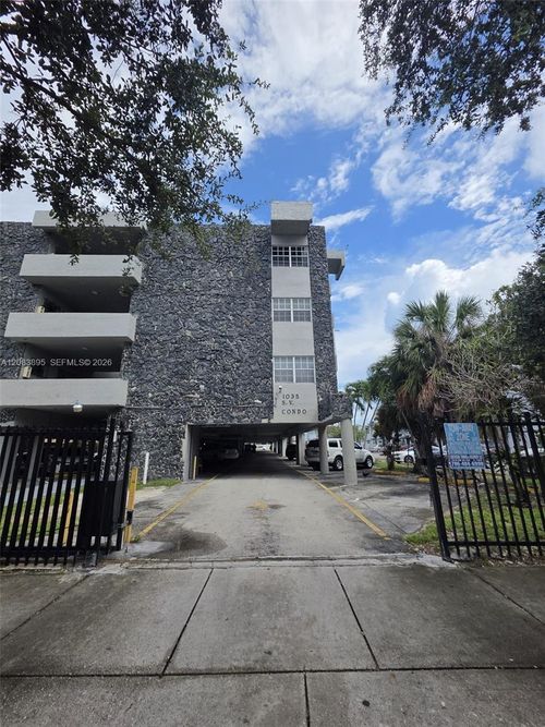 215-1035 W 77th St, Hialeah, FL, 33014-3996 | Card Image