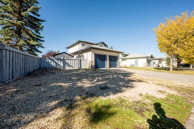 12012 Crystal Lake Dr, House detached with 4 bedrooms, 3 bathrooms and 6 parking in Grande Prairie AB | Image 2