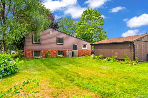28779 Mercury Ln, Chesterfield, MI, 48047-4837 | Card Image