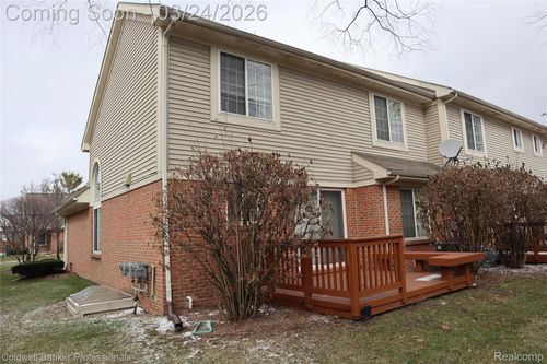 56-300 James Cir, Royal Oak, MI, 48067-4544 | Card Image