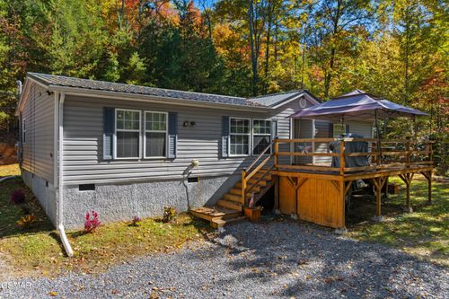1464 Black Oak Dr, Sevierville, TN, 37876-9217 | Card Image