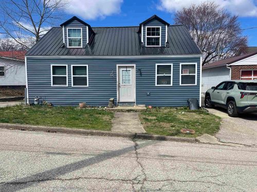 318 W Powhatan St, Louisa, KY, 41230-1381 | Card Image