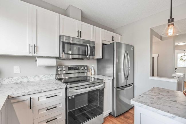 315 Elgin Place Se, Home with 2 bedrooms, 2 bathrooms and 2 parking in Calgary AB | Image 9
