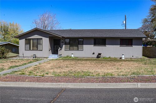 222 W Nelson Rd, Moses Lake, WA, 98837-2127 | Card Image