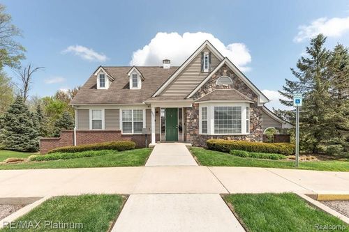 8682 Magnolia Way, Dexter, MI, 48130-9106 | Card Image
