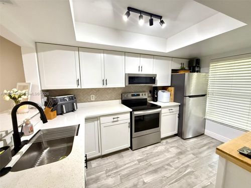 105-300 Promenade Dr, Dunedin, FL, 34698-8352 | Card Image