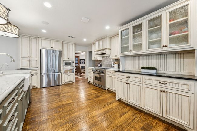 Spacious kitchen with top of the line appliances. | Image 7