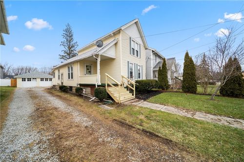 722 River St, Grand River, OH, 44045-8218 | Card Image