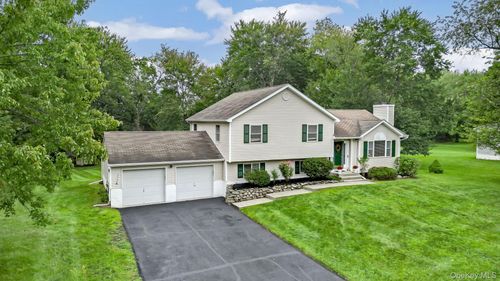 101 Lexington Dr, Newburgh, NY, 12550-1291 | Card Image