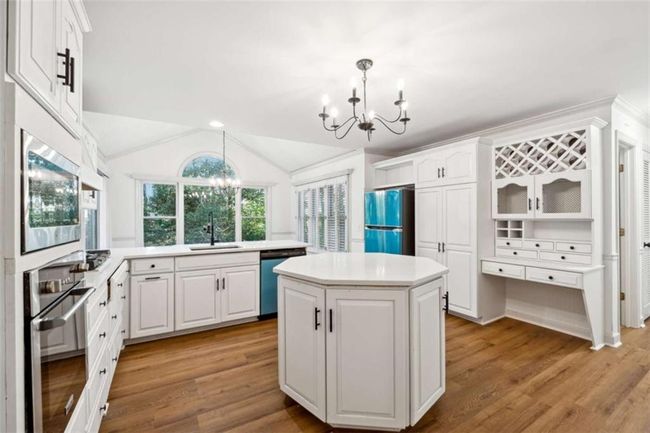 4715 Creek Wood Dr, House other with 5 bedrooms, 4 bathrooms and 2 parking in Gainesville GA | Image 4
