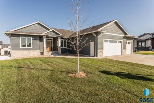 5604 E Daybreak Cir Circle, Sioux Falls, SD, 57110 | Card Image
