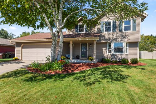 4135 S Regal Manor Ct, New Berlin, WI, 53151-9204 | Card Image