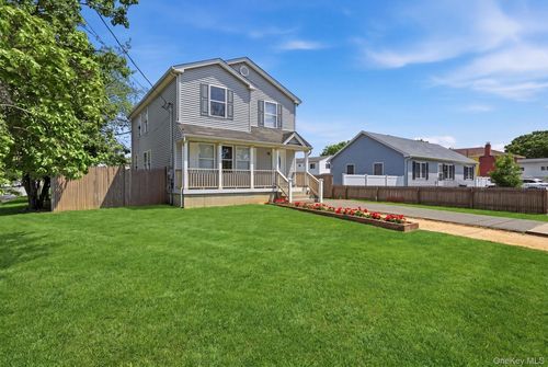 390 Atlantic St, Copiague, NY, 11726-1126 | Card Image
