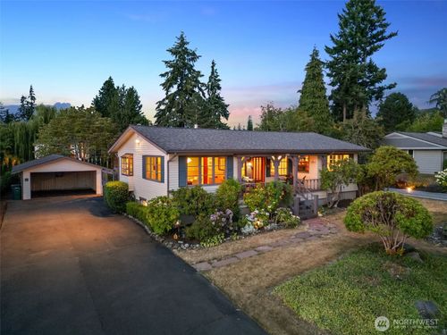 916 18th Ave W, Kirkland, WA, 98033-4816 | Card Image