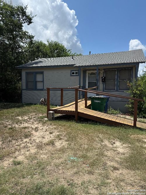 515 Offer St, San Antonio, TX, 78223-1818 | Card Image