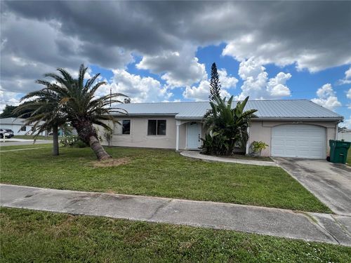 334 Aylesbury Ln Ne, Port Charlotte, FL, 33952-8105 | Card Image