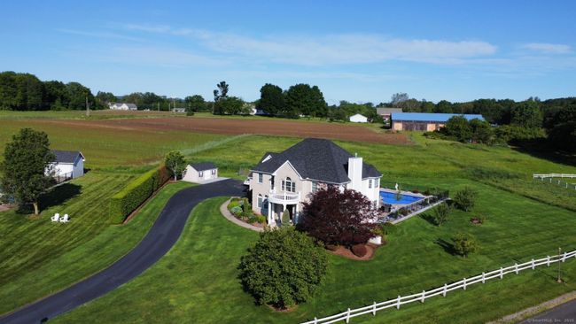 197 Shadow Pond Ln, House other with 4 bedrooms, 4 bathrooms and 6 parking in Suffield CT | Image 4