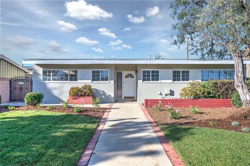 15565 La Fortuna Dr, La Mirada, CA, 90638-4812 | Card Image