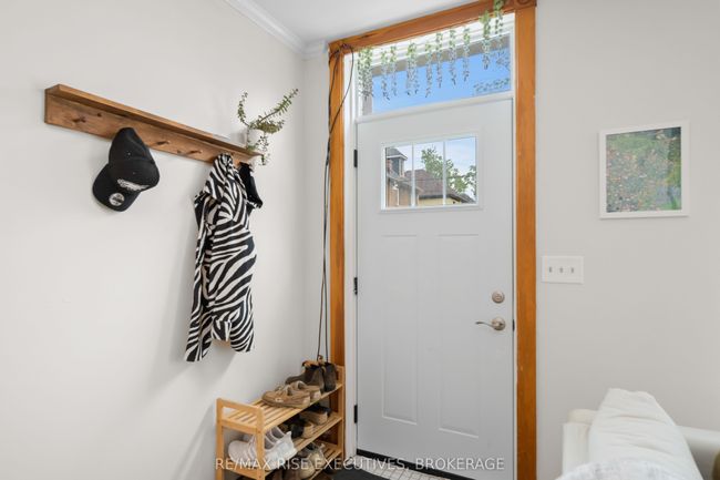 98 Mack St, House other with 2 bedrooms, 1 bathrooms and 1 parking in Kingston ON | Image 4