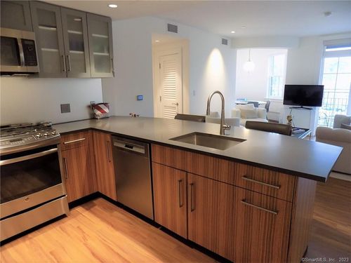 apt-310-5 Church Ln, Westport, CT, 06880-3521 | Card Image