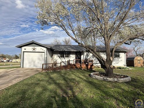 704 Locust St, Cottonwood Falls, KS, 66845-9783 | Card Image