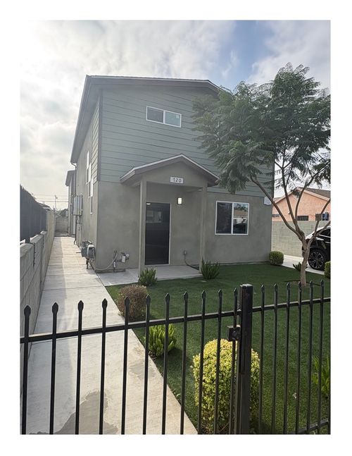 720 W Cherry St, Compton, CA, 90222-3918 | Card Image