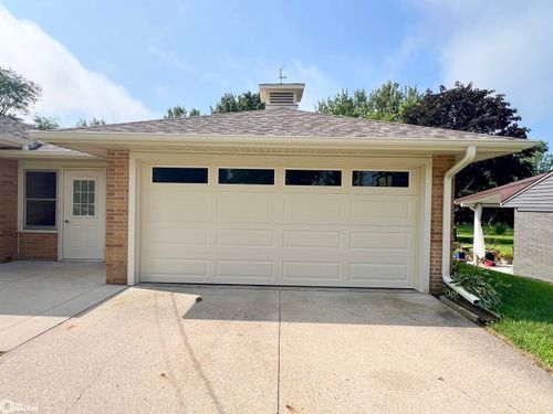 2813 S 2nd Ave E, Newton, IA, 50208-2723 | Card Image